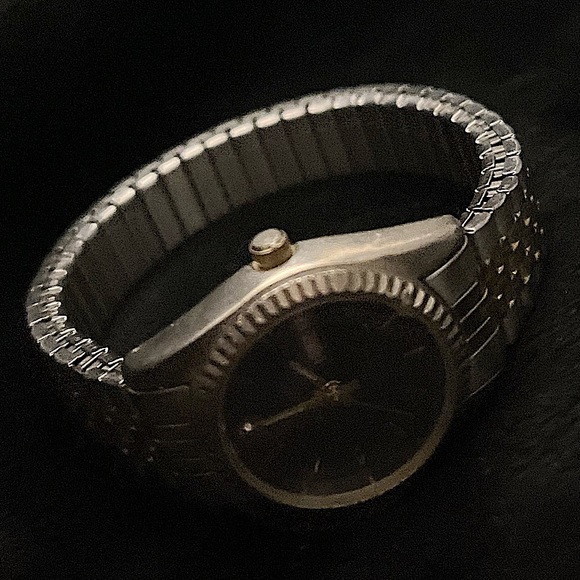 Embassy Watch - Picture 3 of 4